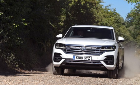 2019 Volkswagen Touareg V6 TDI R-Line (UK-Spec) Front Wallpapers 450x275 (7)