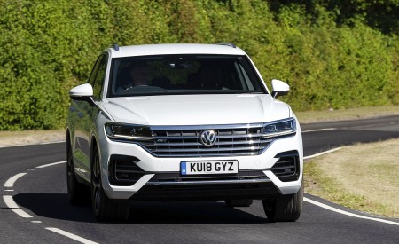 2019 Volkswagen Touareg V6 TDI R-Line (UK-Spec) Front Wallpapers 450x275 (8)