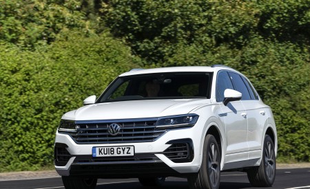 2019 Volkswagen Touareg V6 TDI R-Line (UK-Spec) Front Wallpapers 450x275 (9)