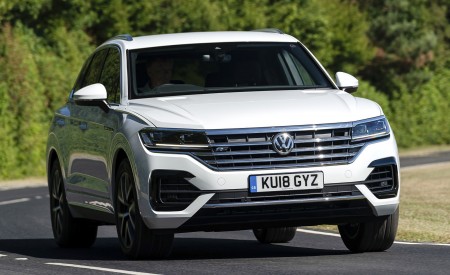 2019 Volkswagen Touareg V6 TDI R-Line (UK-Spec) Front Wallpapers 450x275 (2)