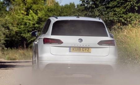 2019 Volkswagen Touareg V6 TDI R-Line (UK-Spec) Rear Wallpapers 450x275 (11)