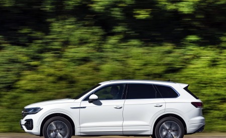 2019 Volkswagen Touareg V6 TDI R-Line (UK-Spec) Side Wallpapers 450x275 (3)