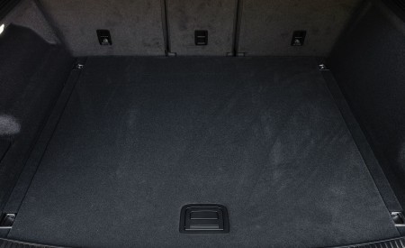 2019 Volkswagen Touareg V6 TDI R-Line (UK-Spec) Trunk Wallpapers 450x275 (35)