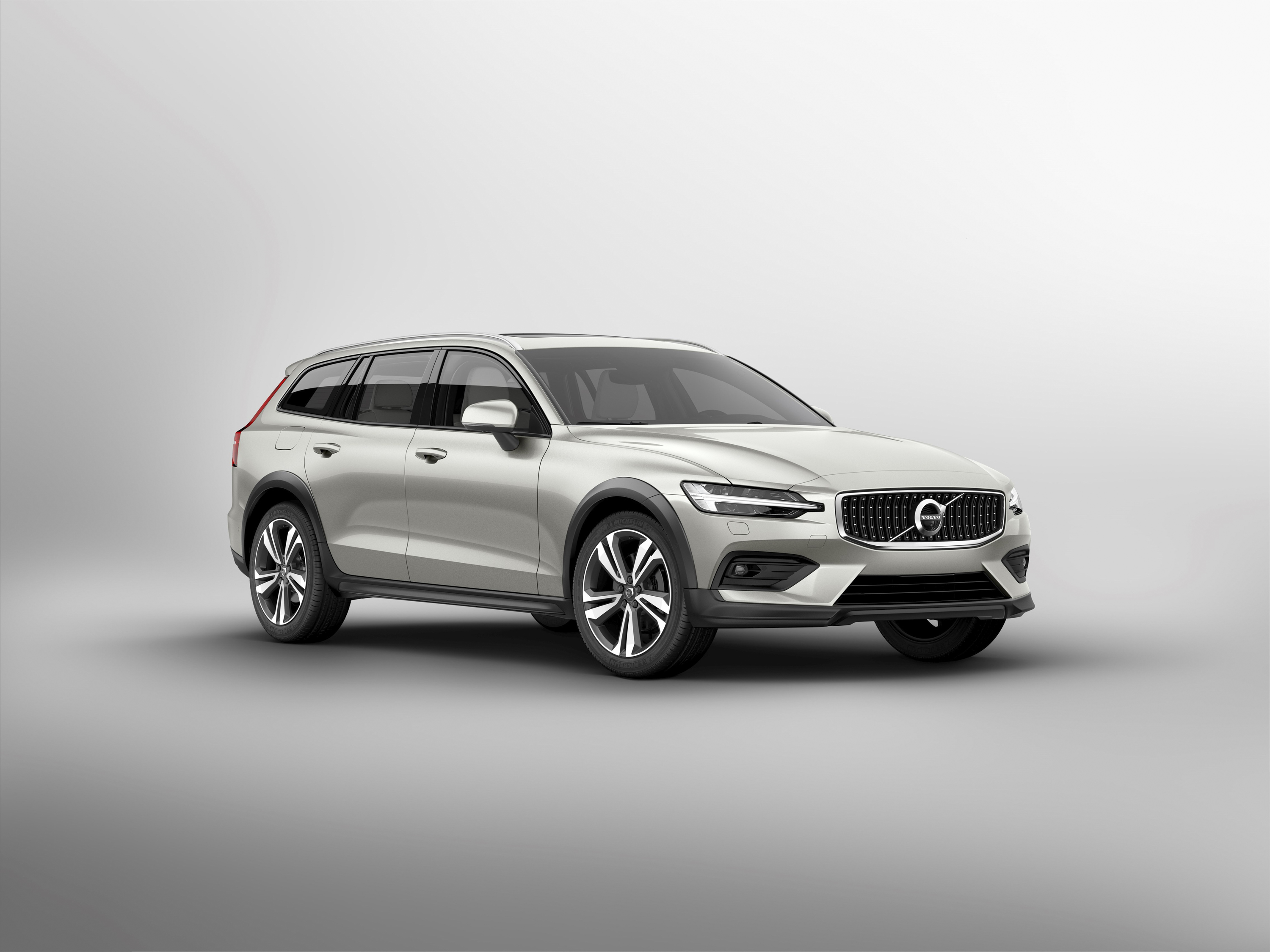 2019 Volvo V60 Cross Country Front Three-Quarter Wallpapers (14)