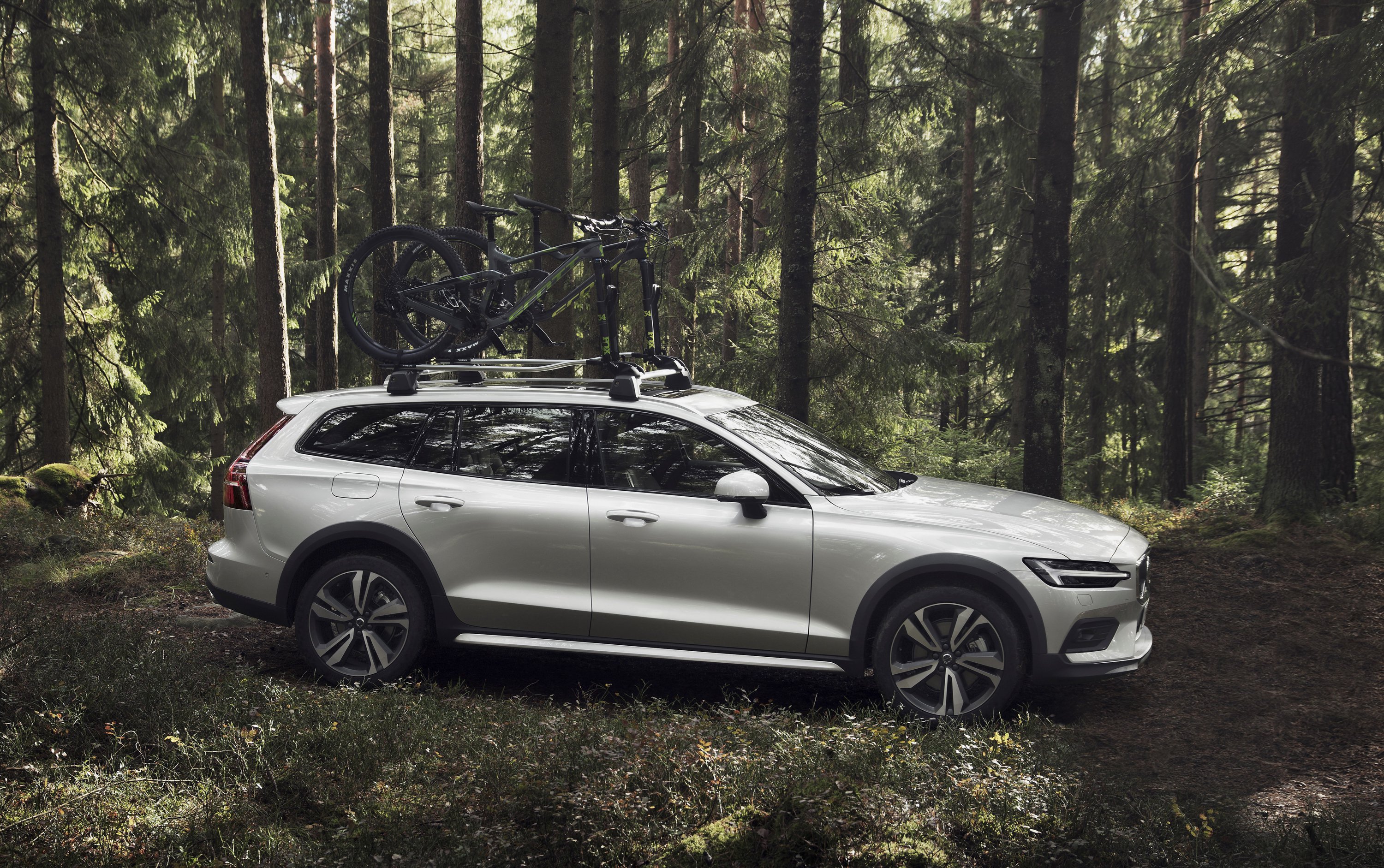 2019 Volvo V60 Cross Country Side Wallpapers (11)