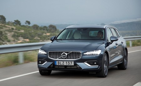 2019 Volvo V60 D4 Inscription (Color: Denim Blue) Front Wallpapers 450x275 (67)