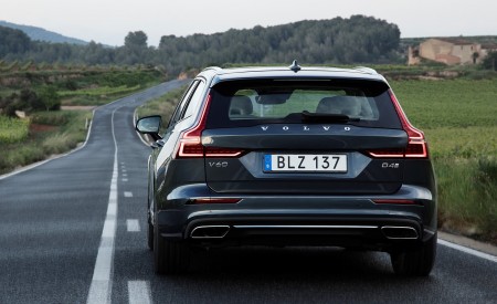 2019 Volvo V60 D4 Inscription (Color: Denim Blue) Rear Wallpapers 450x275 (69)