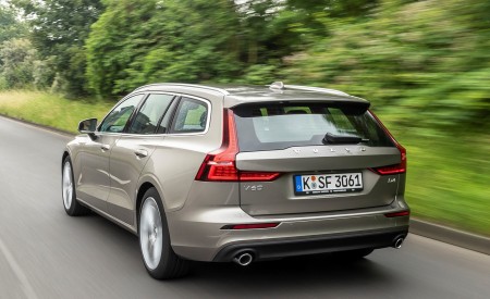 2019 Volvo V60 D4 Rear Three-Quarter Wallpapers 450x275 (112)