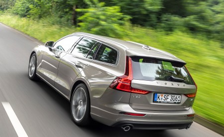 2019 Volvo V60 D4 Rear Three-Quarter Wallpapers 450x275 (113)