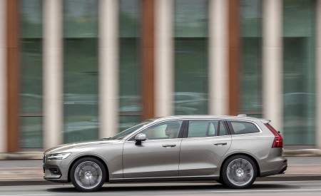 2019 Volvo V60 D4 Side Wallpapers 450x275 (114)