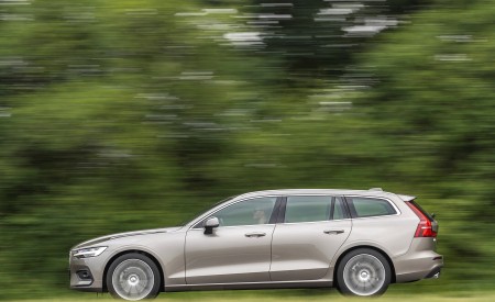 2019 Volvo V60 D4 Side Wallpapers 450x275 (115)