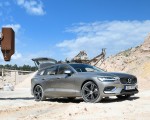 2019 Volvo V60 Front Three-Quarter Wallpapers 150x120