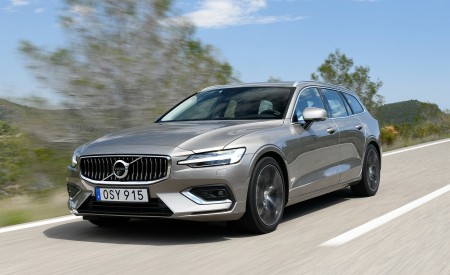 2019 Volvo V60 Front Three-Quarter Wallpapers 450x275 (78)