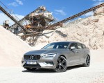 2019 Volvo V60 Front Three-Quarter Wallpapers 150x120