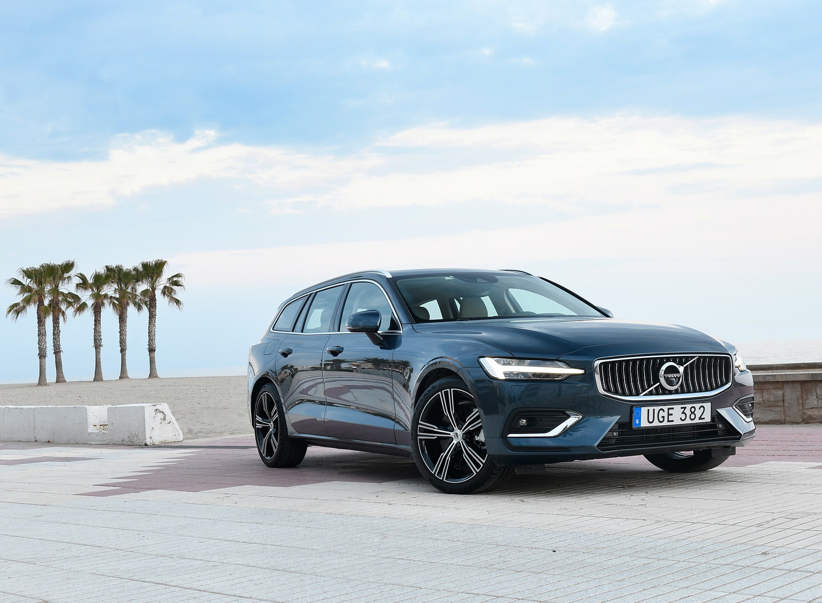 2019 Volvo V60 Front Three-Quarter Wallpapers (12)
