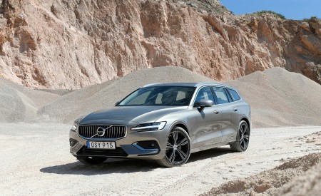 2019 Volvo V60 Front Three-Quarter Wallpapers 450x275 (91)