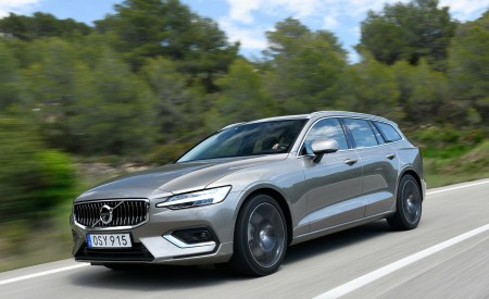 2019 Volvo V60 Front Three-Quarter Wallpapers 450x275 (80)