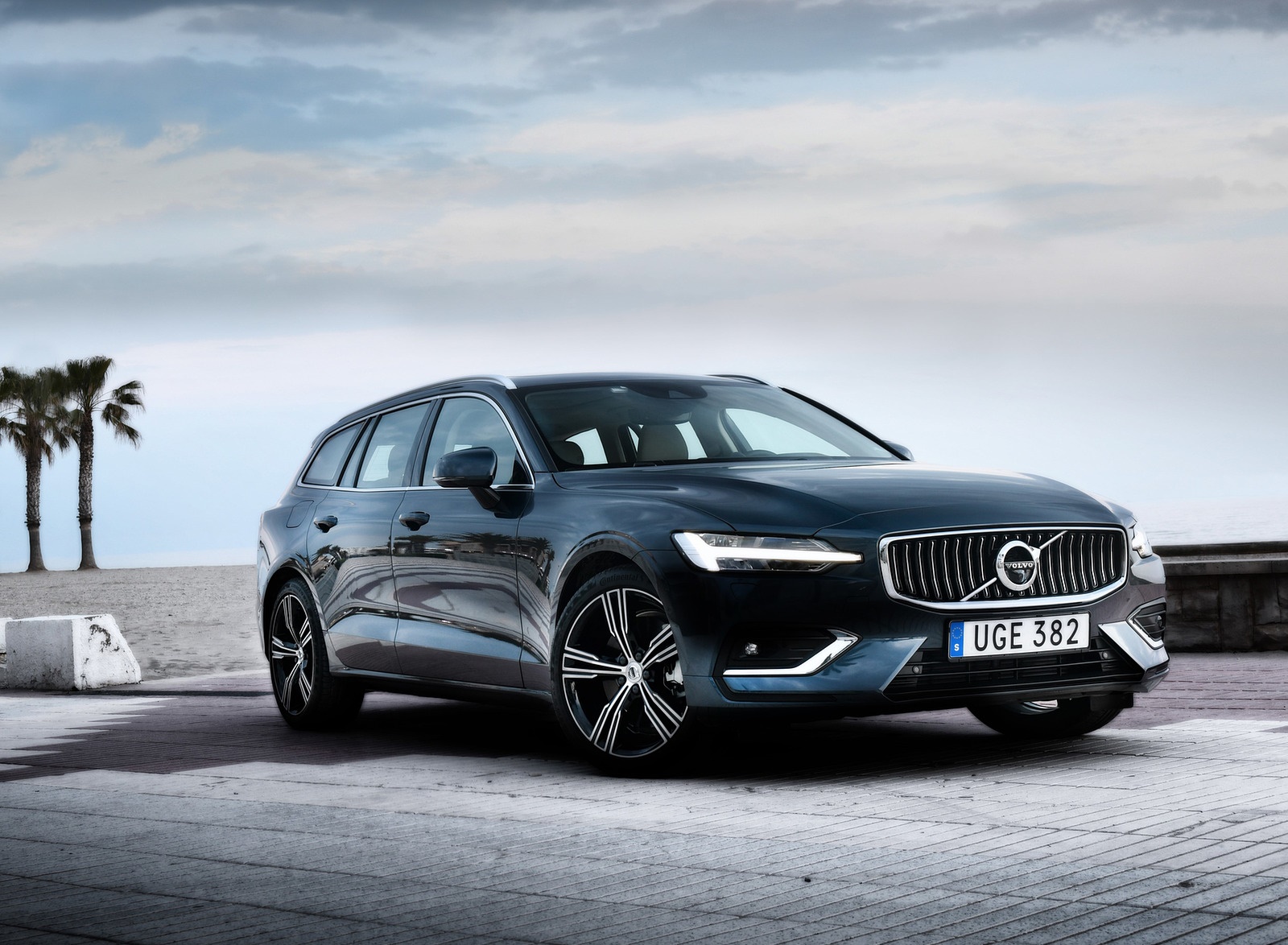 2019 Volvo V60 Front Three-Quarter Wallpapers (13)