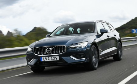 2019 Volvo V60 Front Wallpapers 450x275 (2)