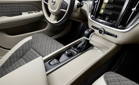 2019 Volvo V60 Interior Detail Wallpapers 450x275 (49)