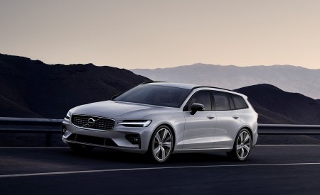 2019 Volvo V60 R-Design Front Three-Quarter Wallpapers 450x275 (127)