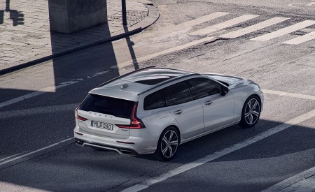 2019 Volvo V60 R-Design Rear Three-Quarter Wallpapers 450x275 (128)