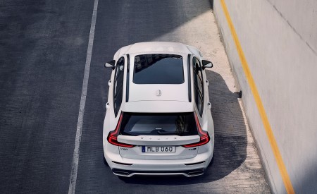 2019 Volvo V60 R-Design Rear Wallpapers 450x275 (129)