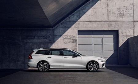 2019 Volvo V60 R-Design Side Wallpapers 450x275 (130)