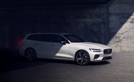 2019 Volvo V60 R-Design Side Wallpapers 450x275 (131)