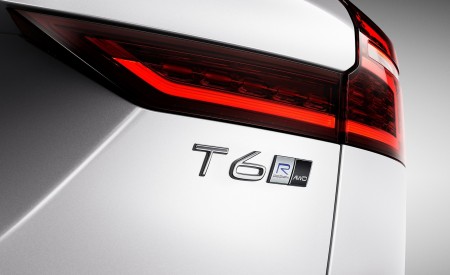 2019 Volvo V60 R-Design Tail Light Wallpapers 450x275 (137)