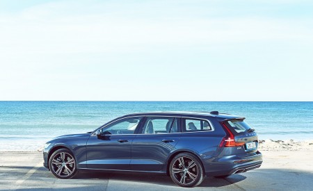 2019 Volvo V60 Rear Three-Quarter Wallpapers 450x275 (14)