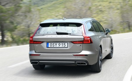 2019 Volvo V60 Rear Three-Quarter Wallpapers 450x275 (83)