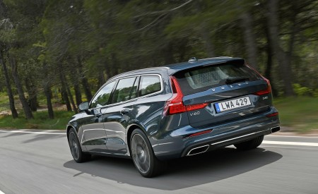 2019 Volvo V60 Rear Three-Quarter Wallpapers 450x275 (64)