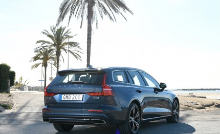 2019 Volvo V60 Rear Three-Quarter Wallpapers 450x275 (15)
