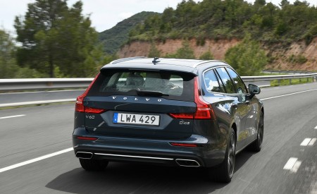 2019 Volvo V60 Rear Wallpapers 450x275 (10)