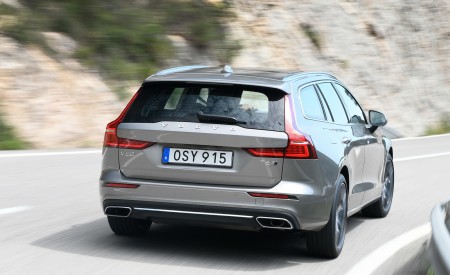 2019 Volvo V60 Rear Wallpapers 450x275 (86)