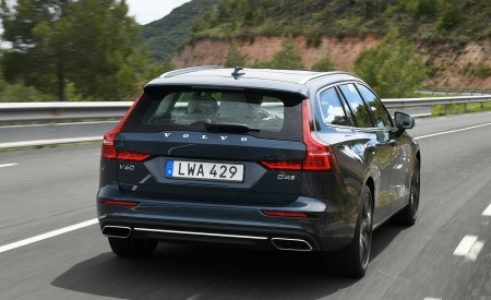 2019 Volvo V60 Rear Wallpapers 450x275 (65)