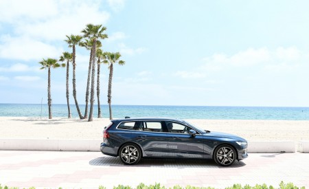 2019 Volvo V60 Side Wallpapers 450x275 (19)