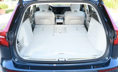 2019 Volvo V60 Trunk Wallpapers 450x275 (94)