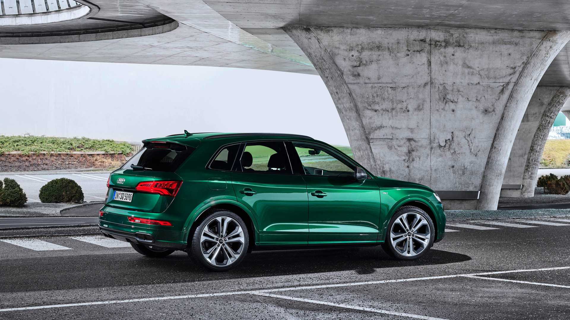 2020 Audi SQ5 TDI (Color: Azores Green Metallic) Rear Three-Quarter Wallpapers (11)