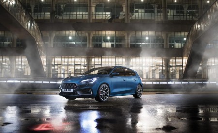 2020 Ford Focus ST Front Three-Quarter Wallpapers 450x275 (11)