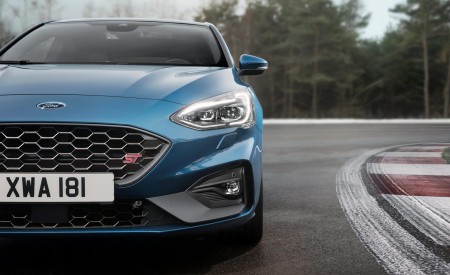 2020 Ford Focus ST Front Wallpapers 450x275 (6)