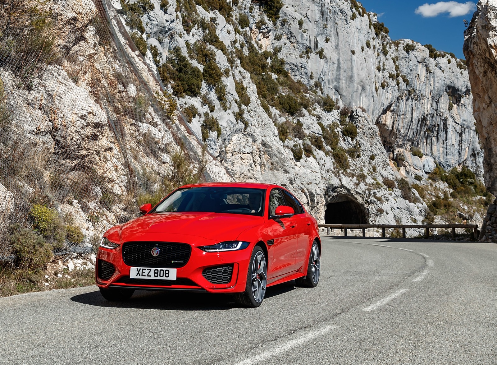 2020 Jaguar XE S R-Dynamic P300 (Color: Caldera Red) Front Wallpapers (13)