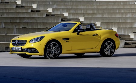 2020 Mercedes-Benz SLC 300 Final Edition Front Three-Quarter Wallpapers 450x275 (32)