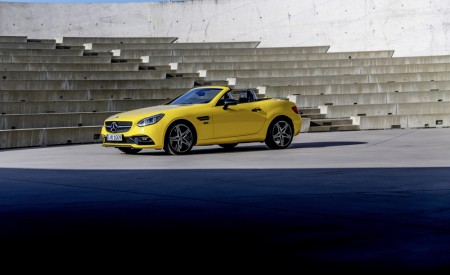 2020 Mercedes-Benz SLC 300 Final Edition Front Three-Quarter Wallpapers 450x275 (33)