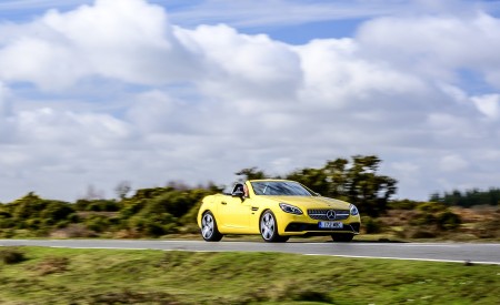 2020 Mercedes-Benz SLC Final Edition (UK-Spec) Front Three-Quarter Wallpapers 450x275 (2)