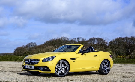 2020 Mercedes-Benz SLC Final Edition (UK-Spec) Front Three-Quarter Wallpapers 450x275 (12)