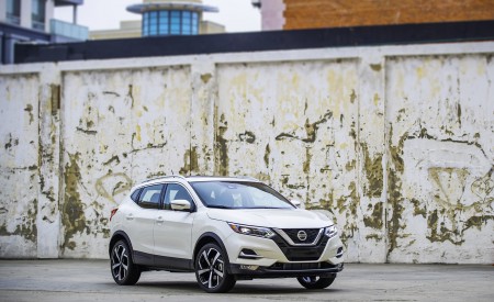 2020 Nissan Rogue Sport Front Three-Quarter Wallpapers 450x275 (6)