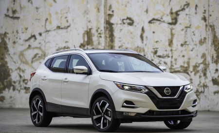 2020 Nissan Rogue Sport Front Three-Quarter Wallpapers 450x275 (7)