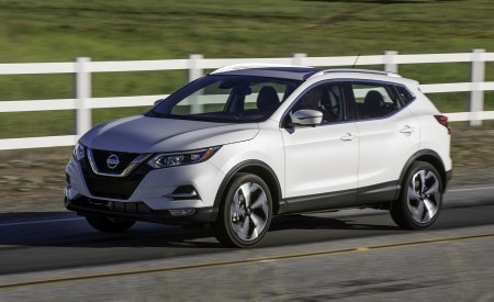 2020 Nissan Rogue Sport Front Three-Quarter Wallpapers 450x275 (2)